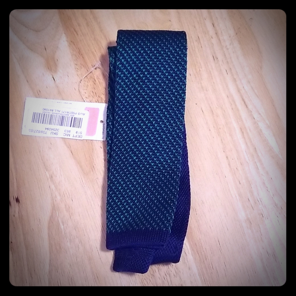 Roundtree & Yorke Tie with flat bottoms